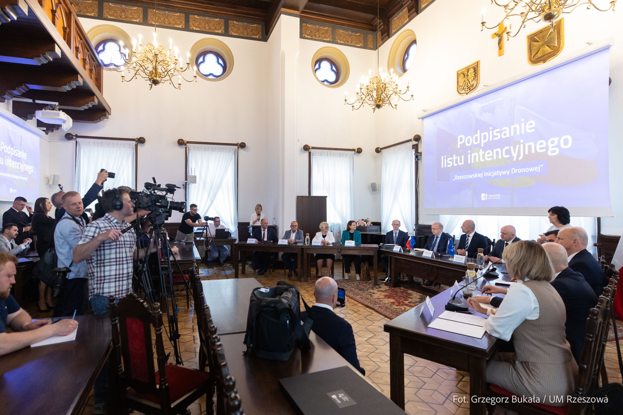 zdjęcie z podpisania listu intencyjnego na rzecz utworzenia Rzeszowskiej Inicjatywy Dronowej, fot. Grzegorz Bukała, Urząd Miasta Rzeszowa